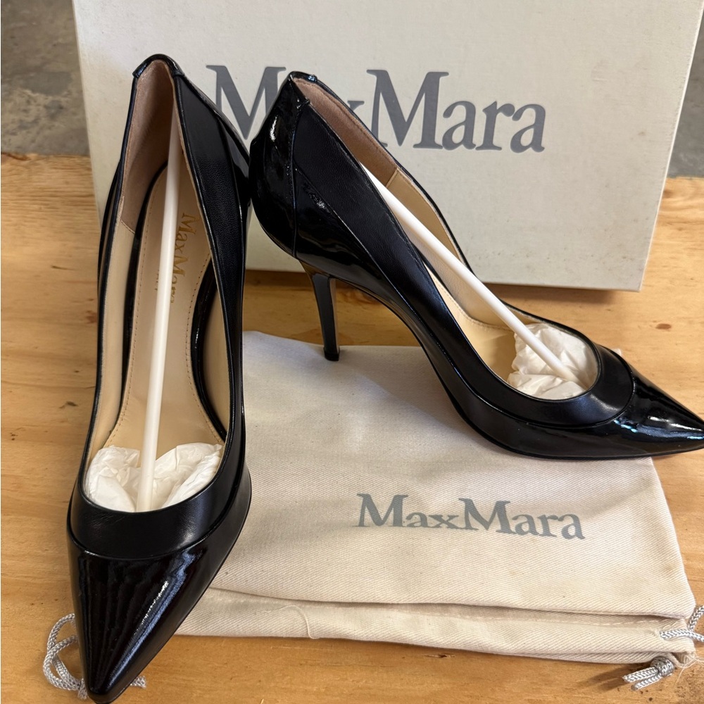 Max Mara NEW IN BOX Black Patent Leather Pointed-Toe Pumps- Vintage!!